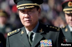 时任中国军队总后勤部政委的刘源将军在北京参加人大会议之后离开人民大会堂（2014年3月4日）