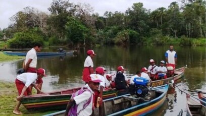 Anak-anak Papua berangkat sekolah. (Foto: GTP UGM)