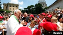 La iniciativa responde a un pedido del papa Francisco de actuar “con determinación” contra los abusos sexuales cometidos por el clero.