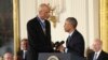 Obama entrega Medalla Presidencial de la Libertad