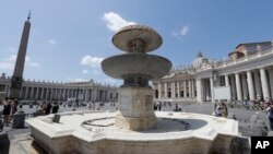 La sequía en Roma forzó al Vaticano a cerrar casi un centenar de fuentes el martes, 25 de julio de 2017.