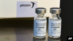ARHIVA - Vakcina kompanije Džonson i Džonson (Foto: AP/Cheryl Gerber/Johnson & Johnson)