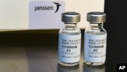ARHIVA - Vakcina kompanije Džonson i Džonson (Foto: AP/Cheryl Gerber/Johnson & Johnson)