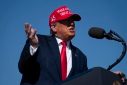 Presiden Donald Trump berkampanye di Bandara Internasional Laughlin / Bullhead, di Bullhead City, Arizona, Rabu, 28 Oktober 2020.