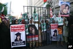 عافیہ صدیقی کی رہائی کے لیے کراچی میں ہونے والا ایک مظاہرہ۔ 8 مارچ 2011