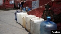 De acuerdo con el Observatorio Venezolano de Servicios Públicos, el 70% de los ciudadanos valora negativamente el servicio de agua potable.