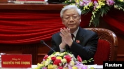 베트남 공산당은 27일 당대회를 통해 응웬 푸 쫑 공산당 서기장의 유임을 정식으로 결정했다. 사진은 지난 21일 하노이 시에서 열린 제 12차 공산당 당대회 개막식에서 참석한 응웬 푸 쫑 공산당 서기장.