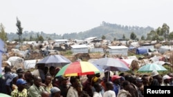 People displaced by recent fighting in eastern Congo wait to receive aid food in Mugunga IDP camp outside of Goma, November 24, 2012. 