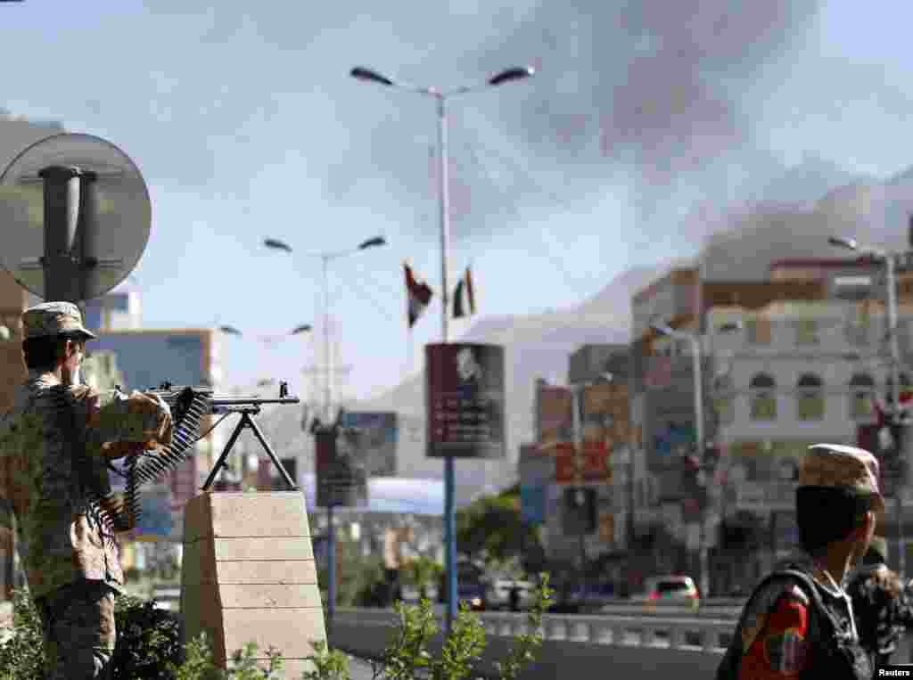 A soldier mans a machine gun along a road leading to the Defense Ministry compound after an attack in Sana&#39;a, Dec. 5, 2013. 