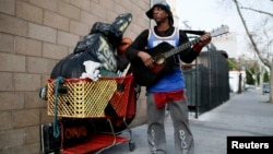 Pemerintah AS mengatakan, lebih 46 juta orang warga AS hidup pada atau di bawah garis kemiskinan (foto: ilustrasi). 