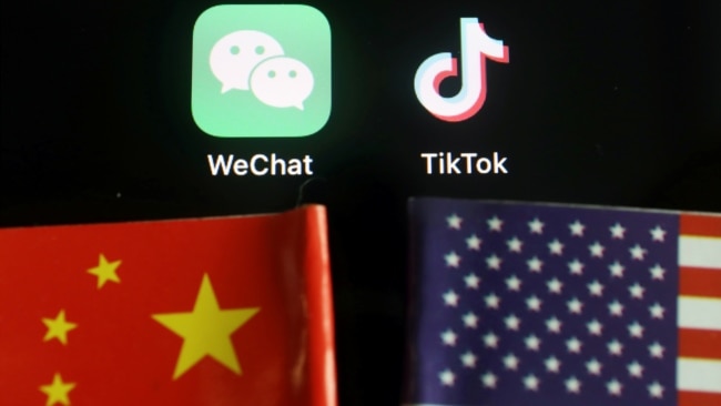美中國旗與tiktok和微信的app