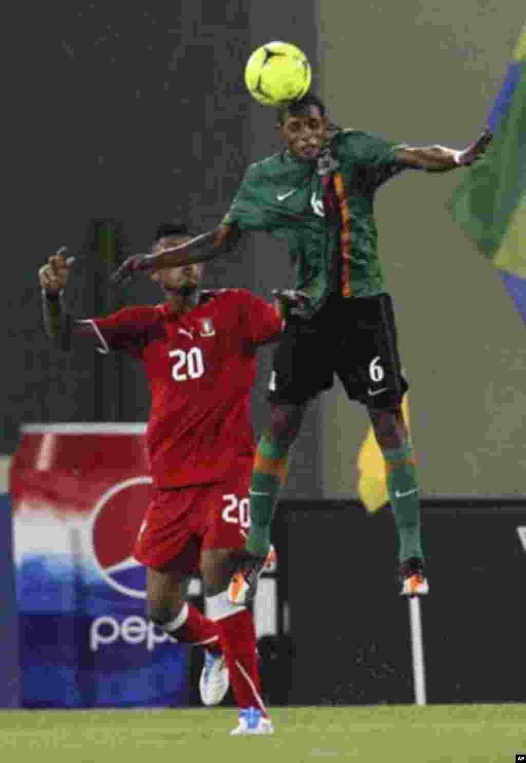 Bladmir Ekoedo (L) of Equatorial Guinea fights for the ball with Davies Nkausu of Zambia during their African Nations Cup soccer match in Malabo January 29, 2012.