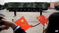 北京庆祝中华人民共和国成立 70 周年的大规模阅兵式上的东风-41洲际弹道导弹。（2019年10月1日）
