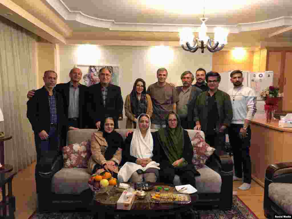 رضا خندان همسر نسرین ستوده بعد از مدتی بازداشت با وثیقه آزاد شد. او به خاطر خبر رسانی از فعالیت های همسرش زندانی شده بود.
