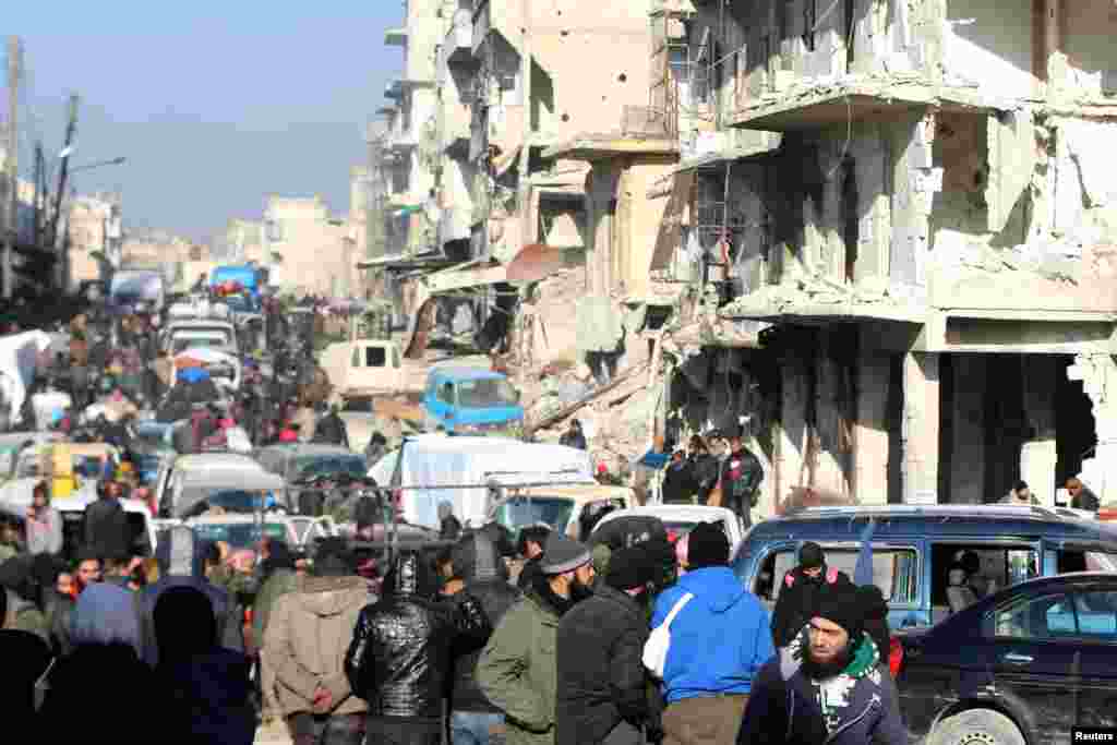 حلب کے مغرب میں واقع مضافاتی آبادیوں کی 70 فی صد سے زیادہ عمارتیں تباہ ہو چکی ہیں۔