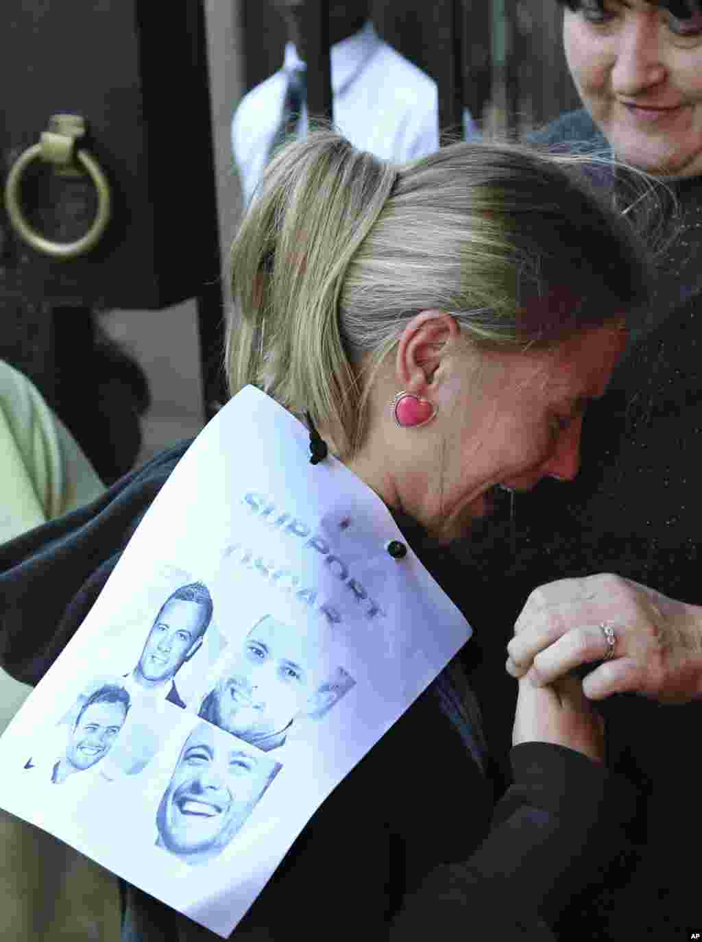 Kayla Nolan is comforted by her mother, Lynette Nolan, after meeting Oscar Pistorius upon his arrival at the high court in Pretoria, May 5, 2014.