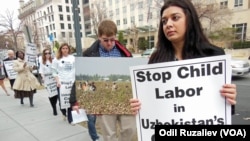 Một trong những cuộc biểu tình hiếm hoi về lao động cưỡng bức trẻ em ở Uzbekistan