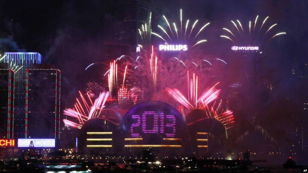 Kemeriahan suasana pergantian tahun 2012-2013 di Hongkong (AP Photo/Kin Cheung)