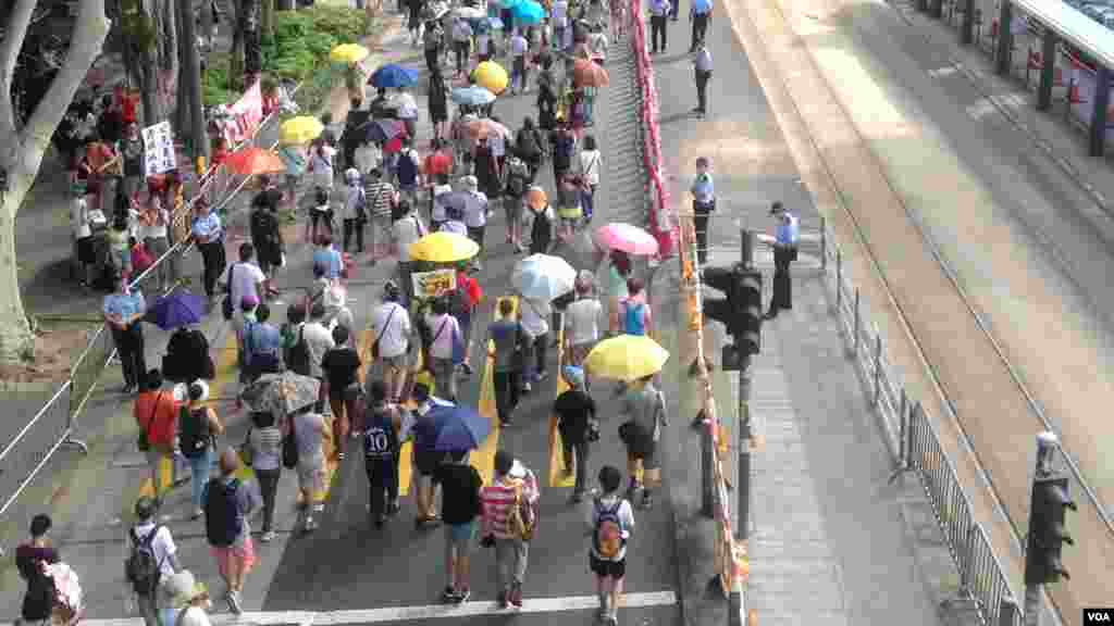 数以万计港人参与“后政改”七一大游行（美国之音海彦拍摄） 