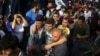 یکی از جوانان حاضر در تجمع انتخاباتی حزب دموکراتیک خلق ترکیه در شهر کردنشین دیاربکر که پس از انفجار رخمی شده است - ۱۵ خرداد ۱۳۹۴