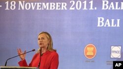 U.S. Secretary of State Hillary Rodham Clinton delivers her speech during ASEAN Business and Investment Summit held on the sidelines of the Association of South East Asian Nations (ASEAN) Summit in Nusa Dua, Indonesia, November 18, 2011.