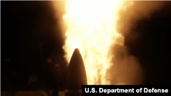 “约翰·芬号”导弹驱逐舰在2020年11月17日的反导试验中发射一枚舰载标准-3型第二批次A款导弹(SM-3 Block IIA)（美国导弹防御局视频截图）