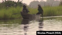 Des pecheurs sur le lac Tchad, Tagal, Tchad, le 24 avril 2017 (VOA / Nicolas Pinault)