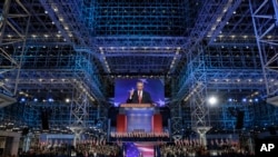 John Podesta, ketua kampanye Hillary Clinton, mengumumkan bahwa kandidat presiden dari Partai Demokrat itu tidak akan berpidato di Jacob Javits Center di New York (9/11), karena suara masih dihitung. (AP/Patrick Semansky)