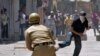 بھارتی کشمیر: سیکیورٹی اہل کاروں پر پتھر برسانے والوں کو سرکاری نوکری ملے گی نہ پاسپورٹ