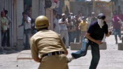 پانچ اگست کے بعد مختلف مواقع پر سیکیورٹی فورسز اور مقامی افراد کے درمیان جھڑپیں بھی ہوتی رہی ہیں۔