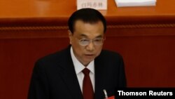 리커창 중국 총리가 5일, 전국인민대표대회(전인대) 개막식에서 정부 업무 보고를 하고 있다. 
