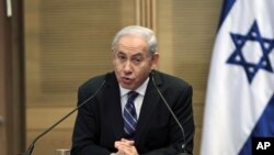 Israel's Prime Minister Benjamin Netanyahu (L) speaks during a joint news conference with Shaul Mofaz (not seen), head of the Kadima party which join Netanyahu's rightist coalition, at parliament in Jerusalem, May 8, 2012.