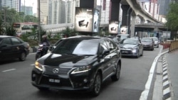 As Malaysia’s economy reopens rush hour traffic has picked up in Kuala Lumpur recently. (Dave Grunebaum/VOA)