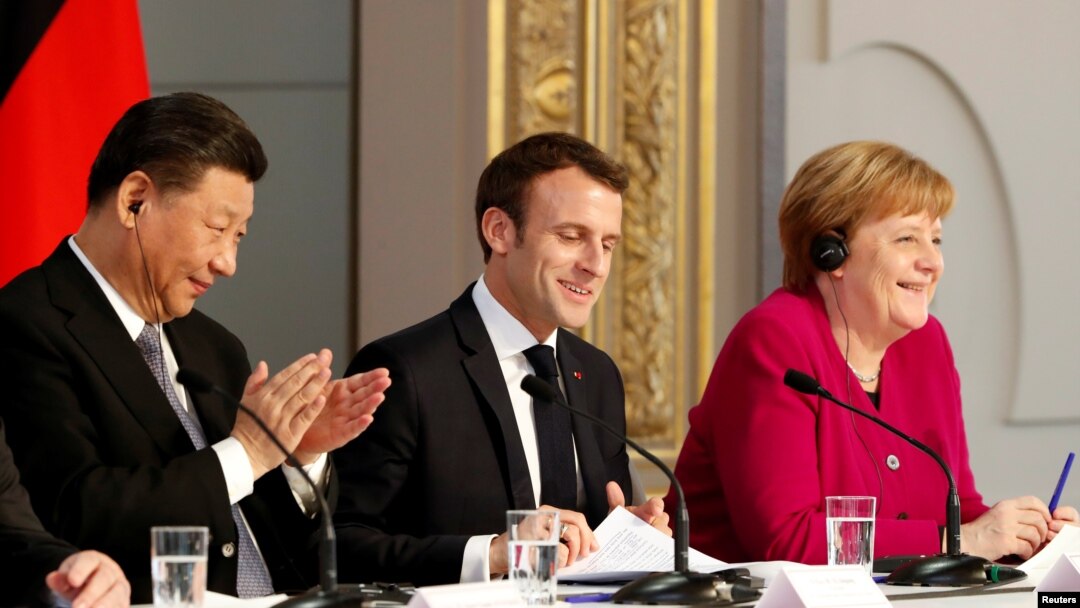 French President Emmanuel Macron, Chinese President Xi Jinping and German Chancellor Angela Merkel hold a news conference at the Elysee presidential palace in Paris, March 26, 2019. 