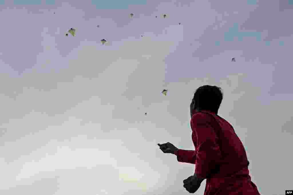 مسابقات کاغذ&zwnj;پران بازی در شهر بندا اسیح در اندونیزیا &nbsp;