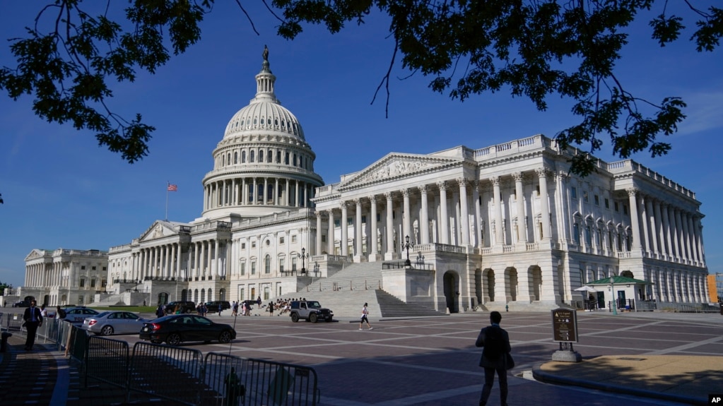 资料照片：美国国会大厦靠近参议院一侧。(photo:VOA)