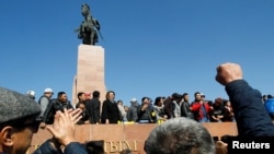 지난 7일 키르기스스탄 수도 비슈케크에서 부정 선거에 항의하는 대규모 시위가 열렸다.