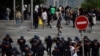 La policía se enfrenta con los manifestantes durante una marcha en homenaje a Nahel, una adolescente de 17 años que murió por disparos de un policía francés durante una parada de tráfico, en Nanterre, suburbio de París, Francia, el 29 de junio de 2023. REUTERS/Sarah Meyssonnier
