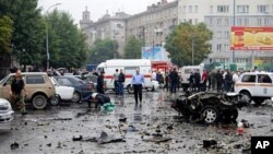 Russian investigators examine the site of a blast near a market in Vladikavkaz, 09 Sep 2010