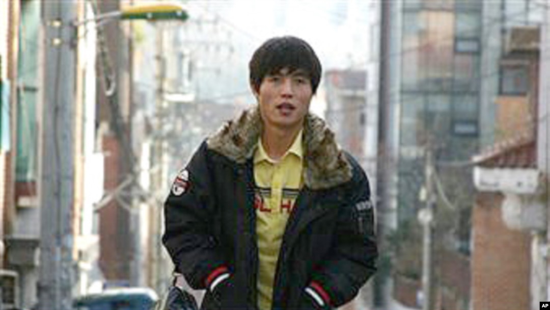 북한 14호 개천관리소 출신 탈북자 신동혁 씨를 소재로 한 책 ‘14호 관리소에서의 탈출(Escape From Camp 14)’ 표지. (자료사진)
