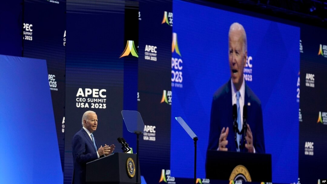 Presiden AS Joe Biden berbicara di hadapan para pemimpin bisnis dalam KTT APEC di San Francisco, California, pada 16 November 2023. (Foto: AP/Eric Risberg)