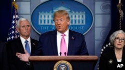도널드 트럼프 미국 대통령이 26일 백악관에서 신종 코로나바이러스 확산 사태 관련 기자회견을 했다.