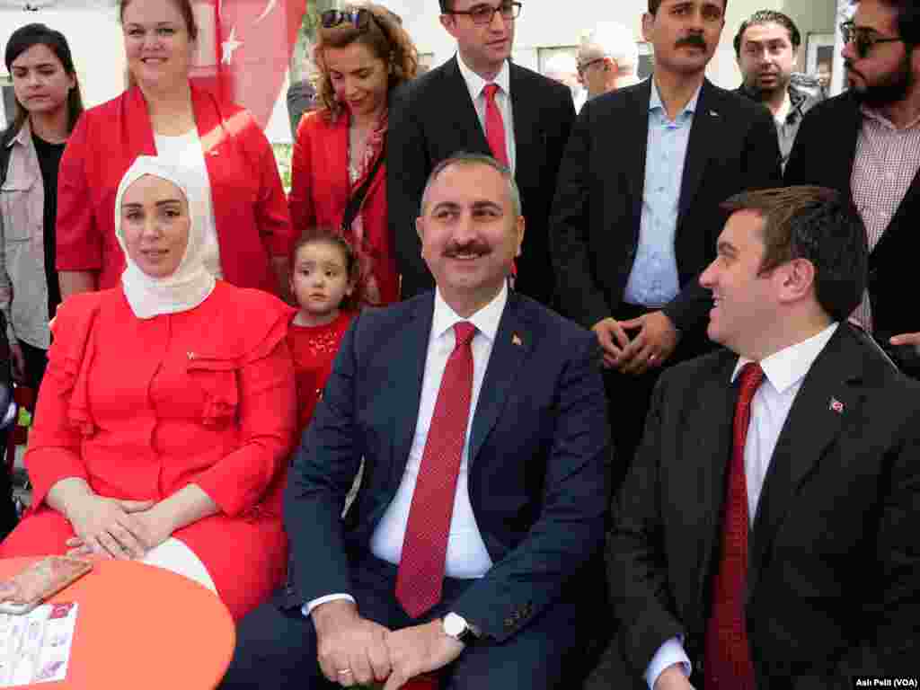 New York, Brooklyn'de gerçekleştirilen Türk gününe Türkiye'den Adalet Bakanı Abdülhamit Gül de katıldı