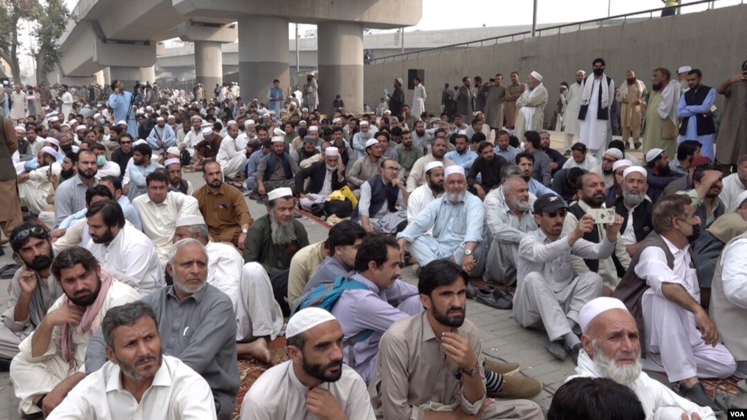 پېښور کې د پرايمري سکولونو د استاذانو احتجاج