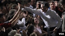 Mitt Romney hace campaña entre los puertorriqueños en Orlando.