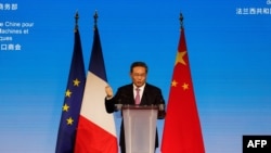 中国总理李强2023年6月21日在法国的一场活动中发表讲话。（法新社）