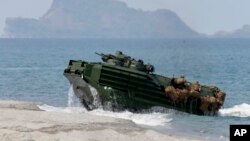 Militer AS dan Filipina melakukan latihan bersama di dekat beting Scarborough, Filipina barat pada 21 April tahun 2015 (foto: ilustrasi).