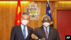 时任中国外长王毅2022年5月26日会见所罗门群岛总理索加瓦雷。