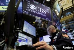 미국 뉴욕 증권거래소 모니터에 방송사 'CBS' 관련 정보가 표시됐다.