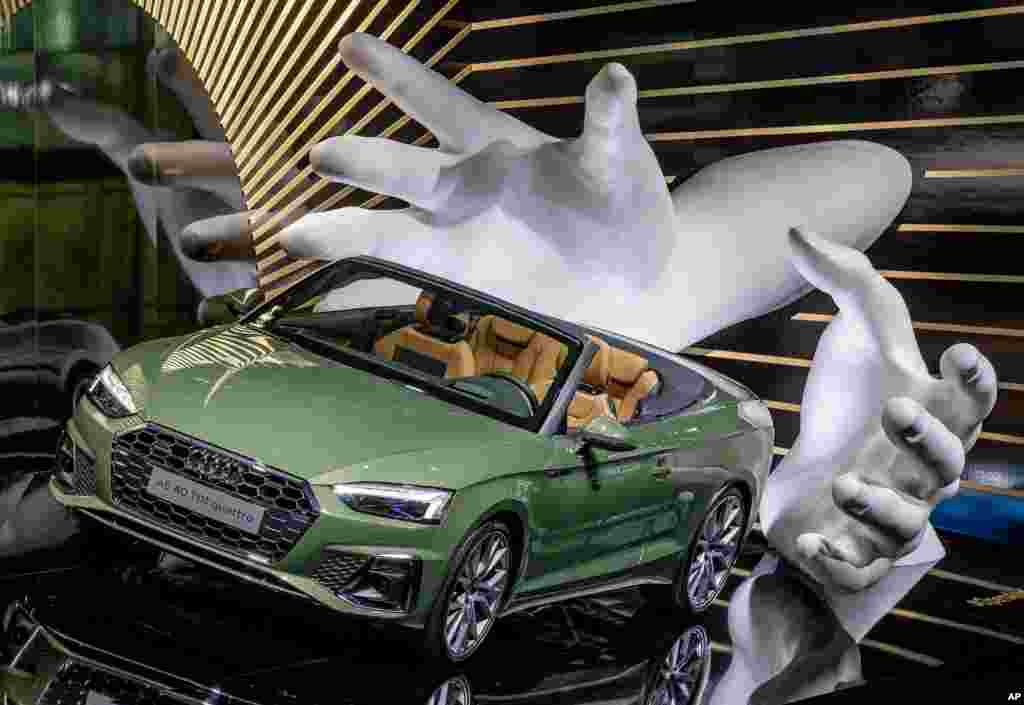 រថយន្តប្រភេទ​&nbsp;Audi A5 4.0 TDI Quattro ត្រូវ​បាន​ដាក់​បង្ហាញ​នៅ​ពិព័រណ៍រថយន្ត&nbsp;IAA Auto Show ក្នុង​ក្រុង Frankfurt ប្រទេស​អាល្លឺម៉ង់។​